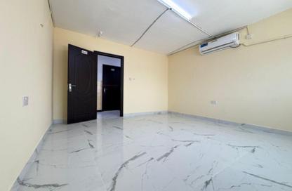 سكن الموظفين - استوديو - 8 حمامات للايجار في م-26 - مصفح الصناعية - مصفح - أبوظبي