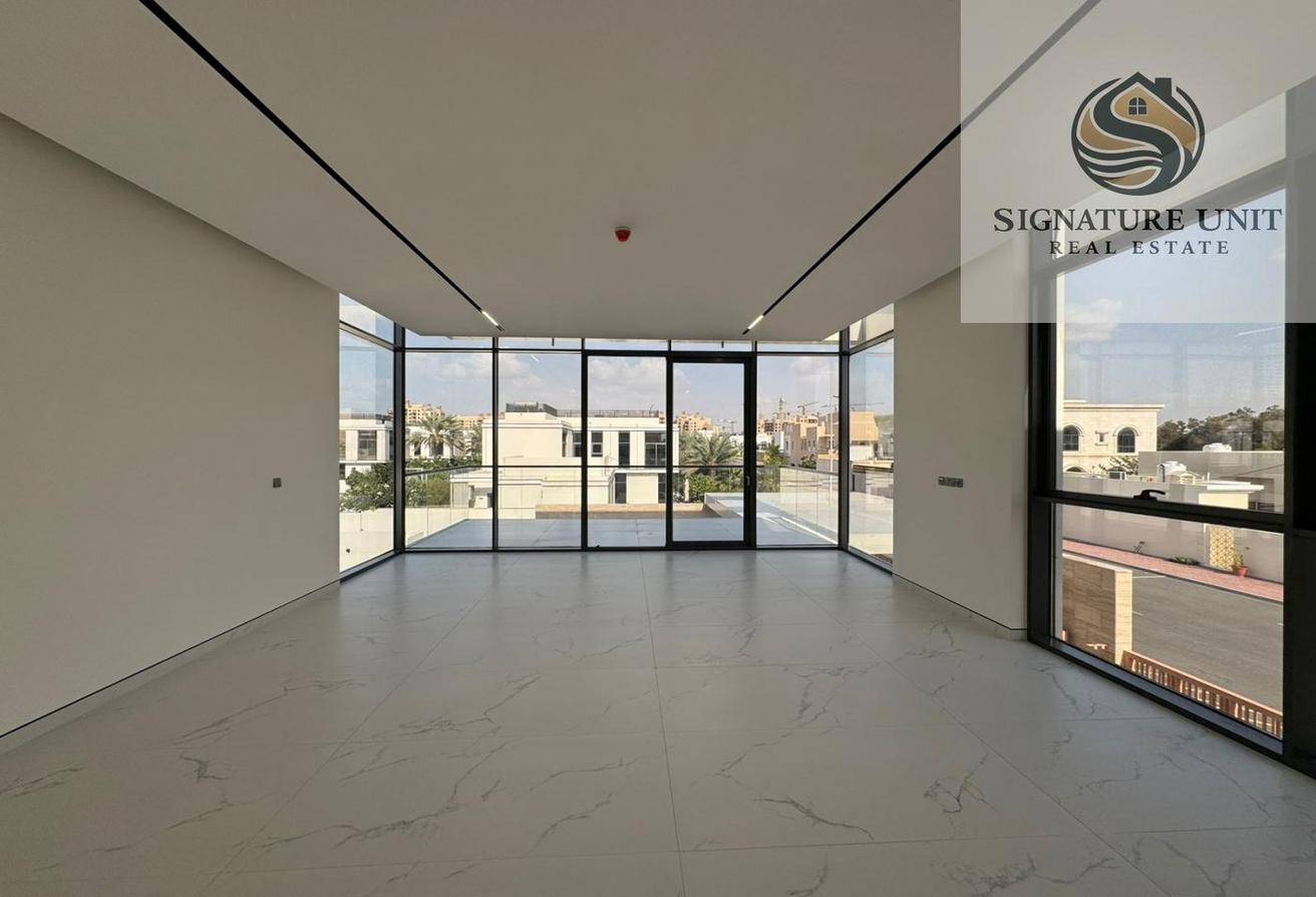 Luxury 5BR Villa with Pool | Elevator | Garden photo 4