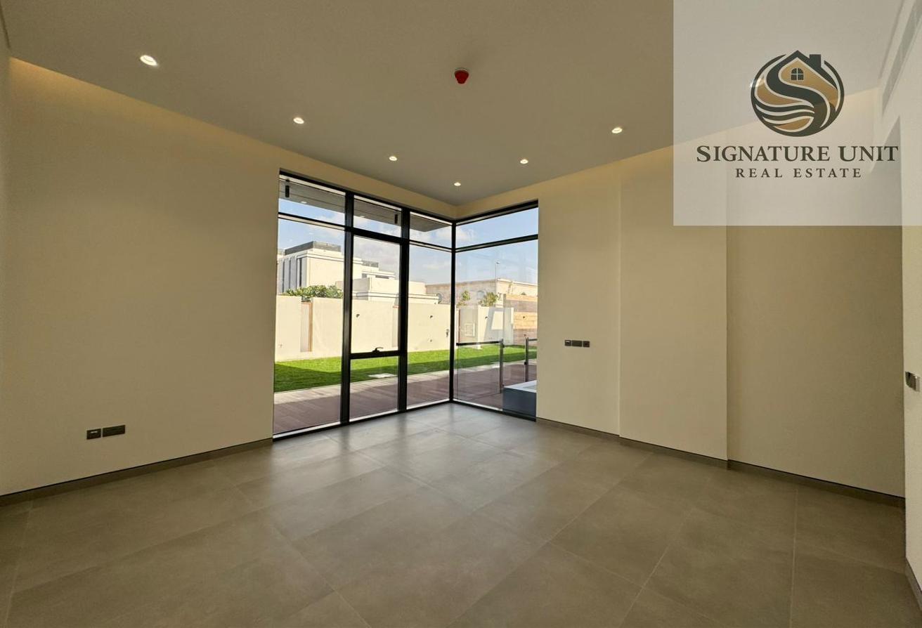 Luxury 5BR Villa with Pool | Elevator | Garden photo 5