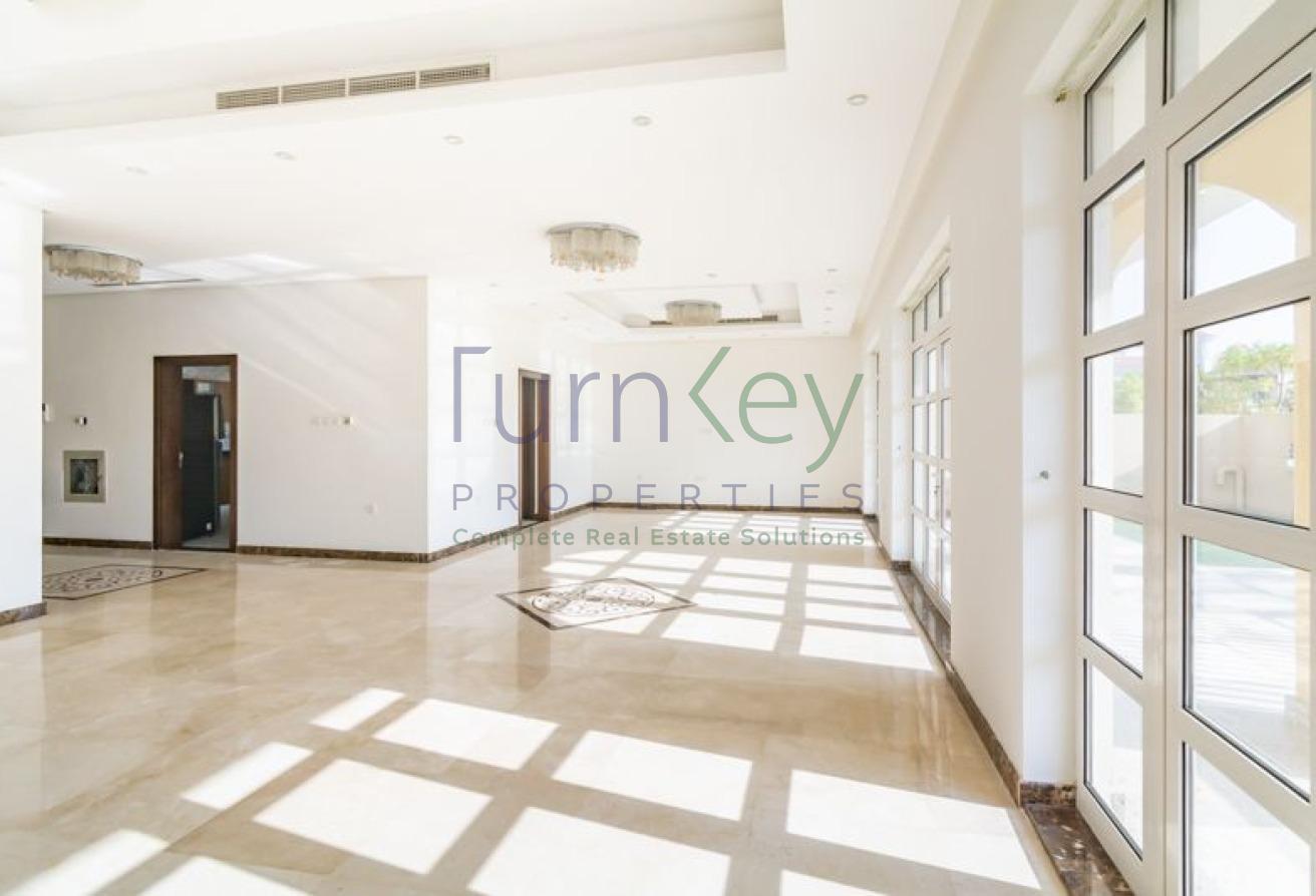 5 Bed| Fully Equipped Kitchen | Landscaped Garden photo 3