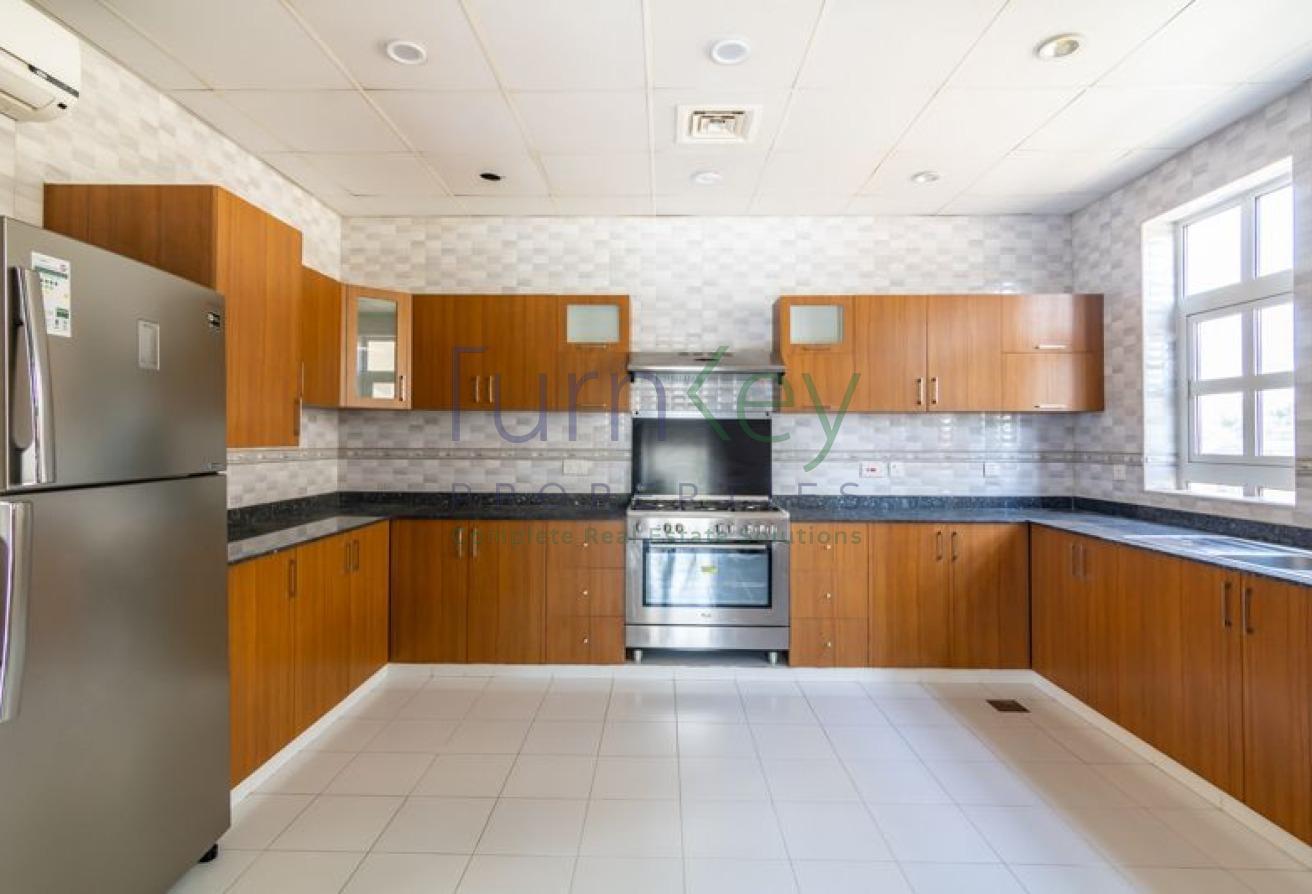 5 Bed| Fully Equipped Kitchen | Landscaped Garden photo 8