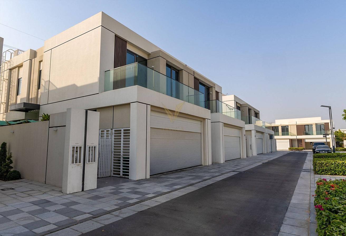 BESPOKE CUSTOMISED - UPGRADED | 4BR+M VILLA photo 11