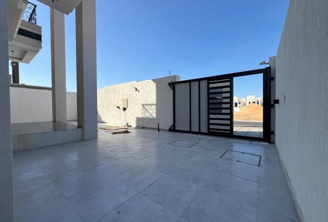 94003644 - Property Image 3