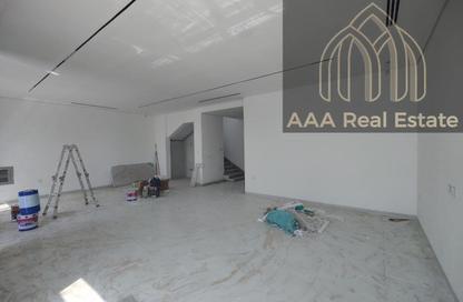 Villa - 4 Bedrooms - 5 Bathrooms for rent in Al Aweer 1 - Al Aweer - Dubai