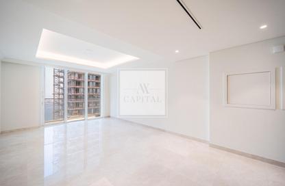 Apartment - 1 Bedroom - 1 Bathroom for sale in Palace Beach Residence Tower 1 - Palace Beach Residence - EMAAR Beachfront - Dubai Harbour - Dubai