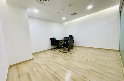 مكتب - غرفة نوم - 2 حمامات للايجار في شارع حمدان - أبوظبي