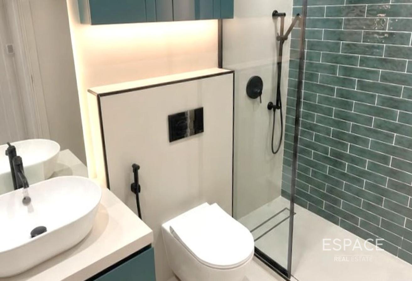 Luxury 2 Bedrooms | Furnished | Upgraded photo 8