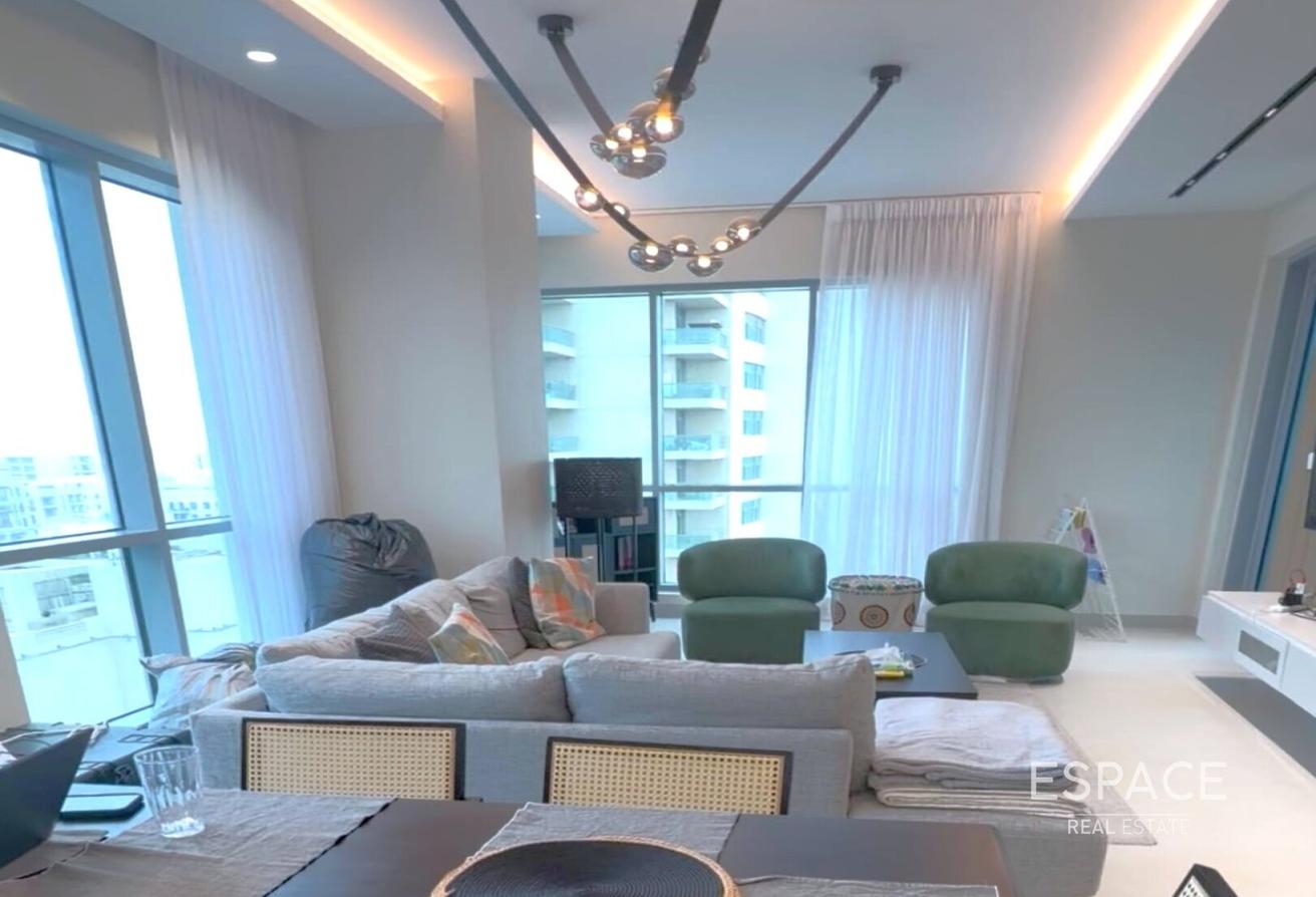 Luxury 2 Bedrooms | Furnished | Upgraded photo 5