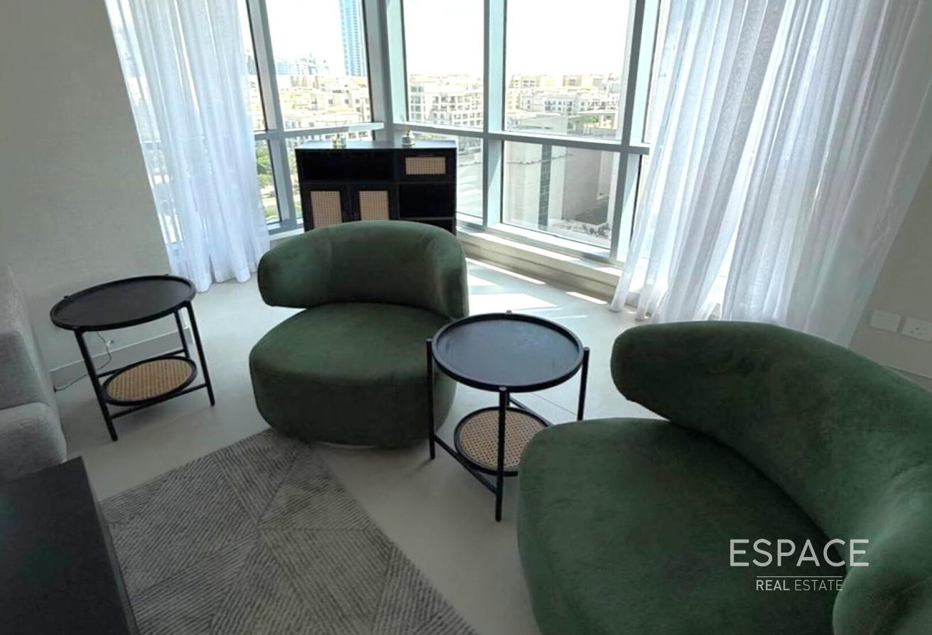 Luxury 2 Bedrooms | Furnished | Upgraded photo 4