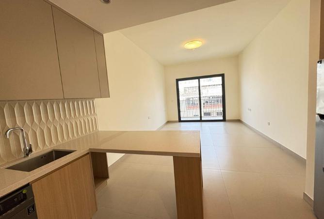 Modern Studio | Vacant | Balcony & Pool Gym Access