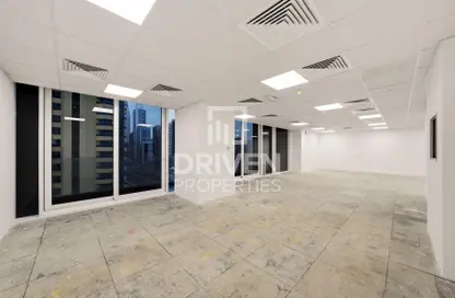 مكتب - استوديو - 2 حمامات للايجار في برج ميز - شارع الشيخ زايد - دبي