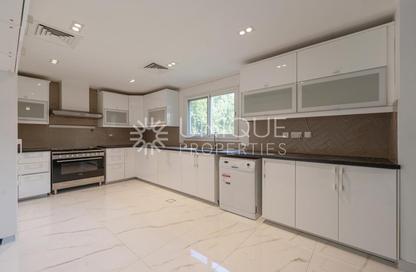 Villa - 4 Bedrooms - 5 Bathrooms for rent in Meadows 9 - Meadows - Dubai