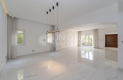 Villa - 4 Bedrooms - 5 Bathrooms for rent in Meadows 9 - Meadows - Dubai