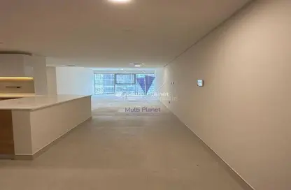 شقة - 3 غرف نوم - 4 حمامات للايجار في راديانت سكوير - مدينة الأضواء - جزيرة الريم - أبوظبي