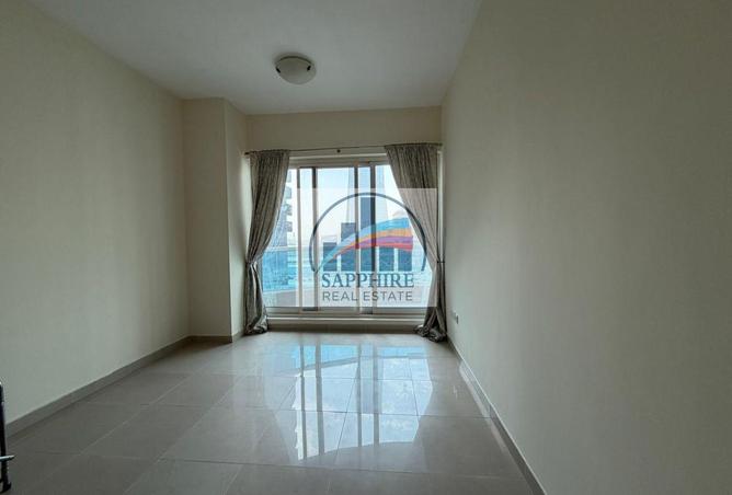 1 BR Apartment in JLT with Water View photo 3