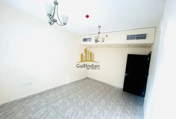 Rent in Rasheed Tower 4: by 1 cheque 29k and by 6 cheq 31000 1 month ...