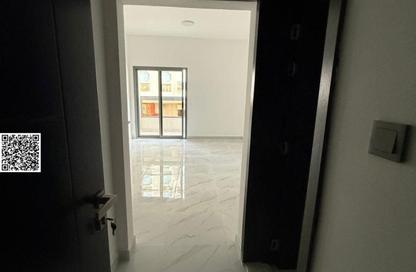 Apartment - 1 Bedroom - 2 Bathrooms for rent in Corniche Tower - Ajman Corniche Road - Ajman