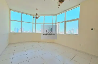 شقة - 2 غرف نوم - 3 حمامات للايجار في برج الكوث - النهدة - الشارقة