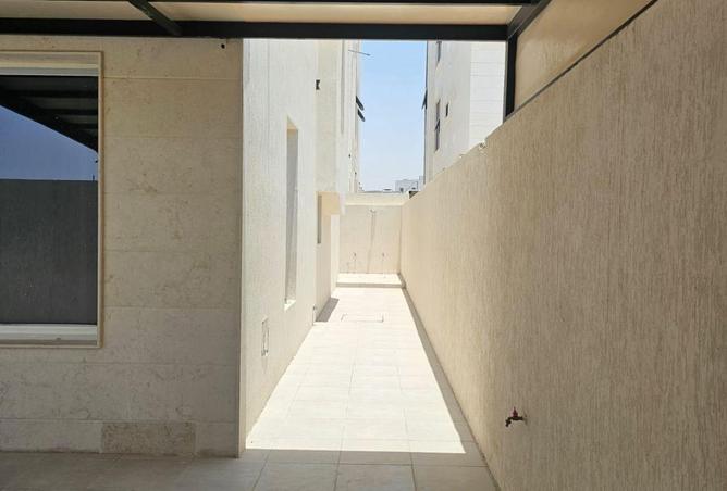 96120637 - Property Image 3