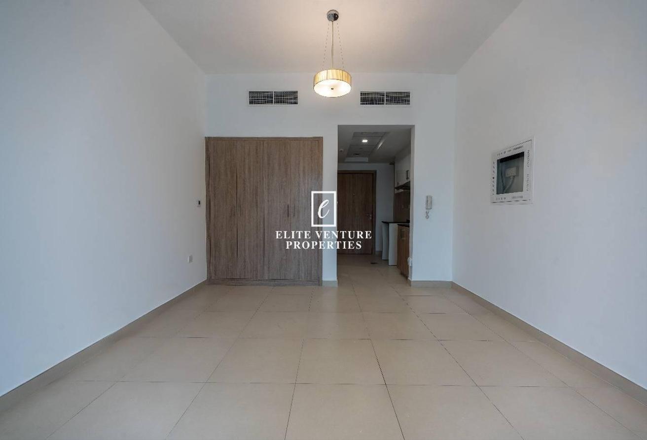 HUGE LAYOUT | PREMIUM STUDIO | PRIME LOCATION photo 4