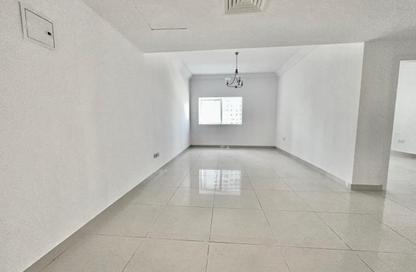 Apartment - 2 Bedrooms - 2 Bathrooms for rent in Al Khan - Sharjah