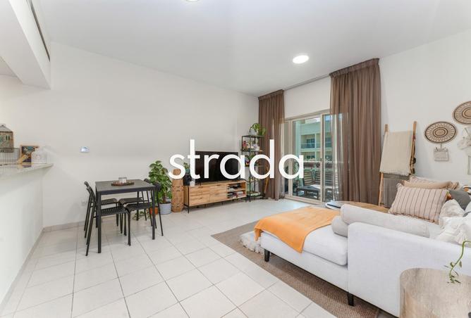 Mid Floor | Rented | Bright Layout — photo 2