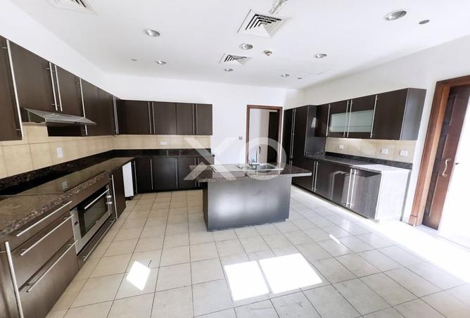 3-bed penthouse in Golden Mile 6 · Corner unit · Park view — photo 2