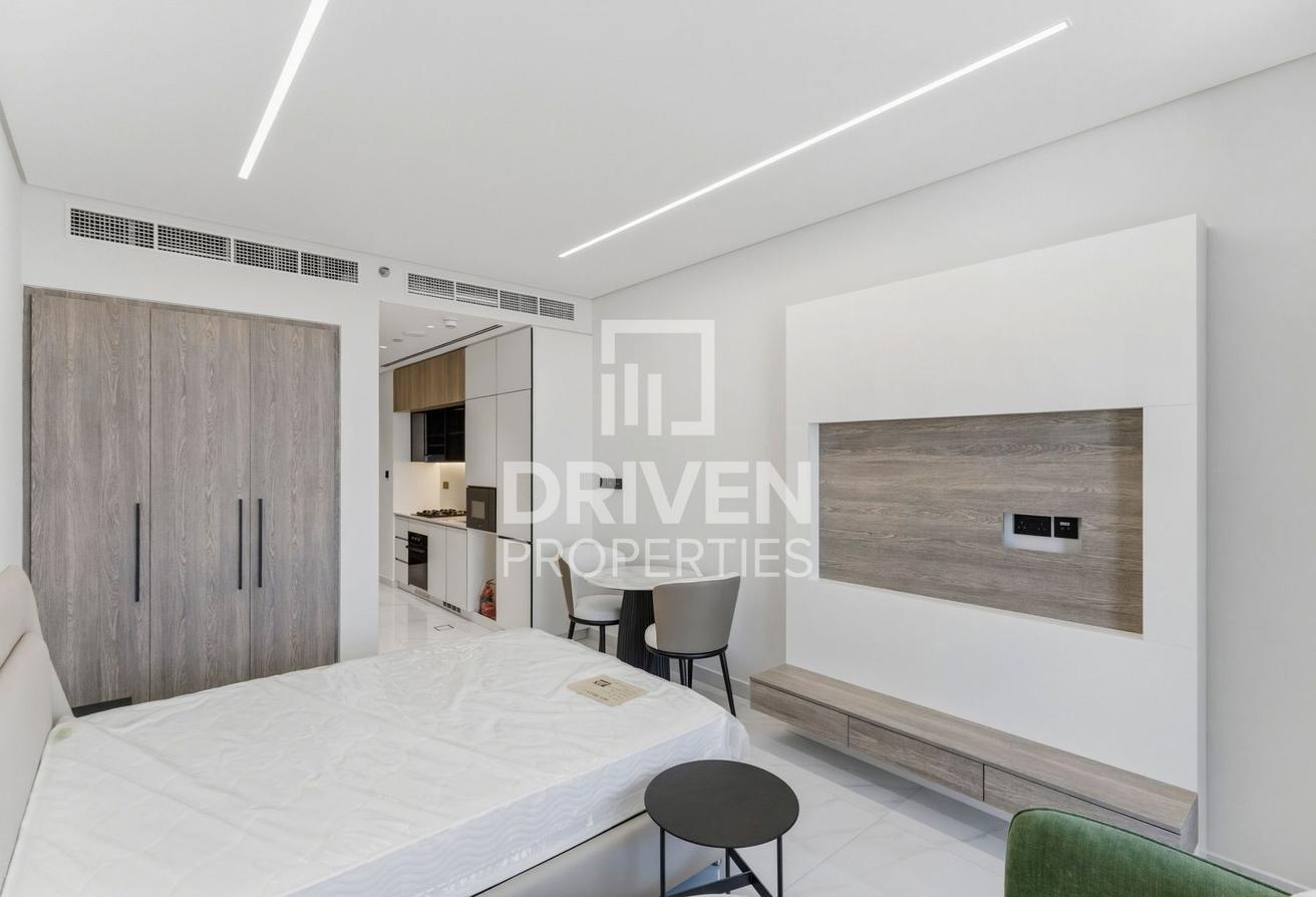 Fully Furnished | Word Class Amenities | Spacious photo 2