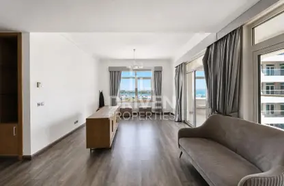 Apartment - 3 Bedrooms - 4 Bathrooms for sale in Al Nabat - Shoreline Apartments - Palm Jumeirah - Dubai