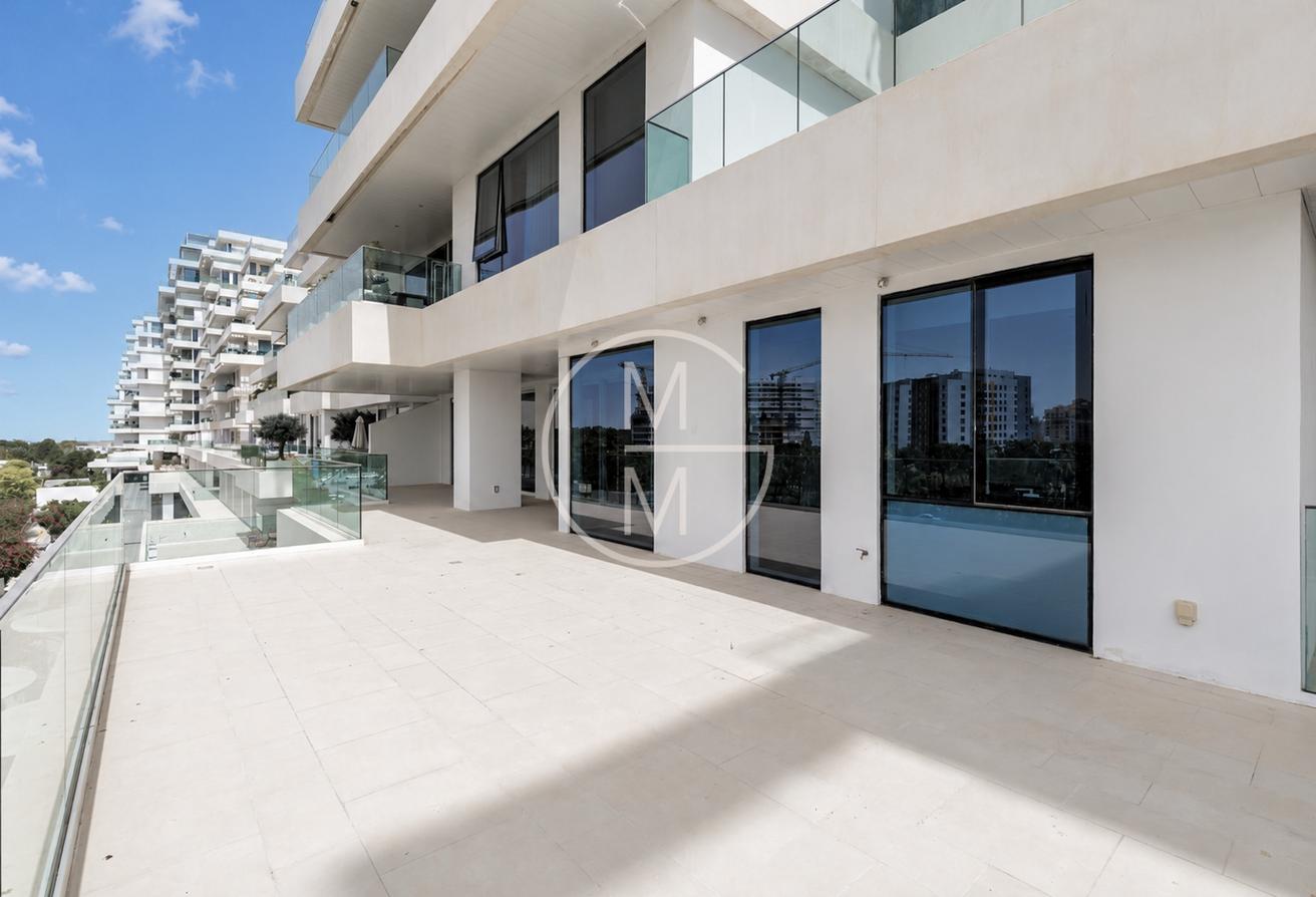Renovated | 1 Bed | Large Terrace | Boulevard View photo 4