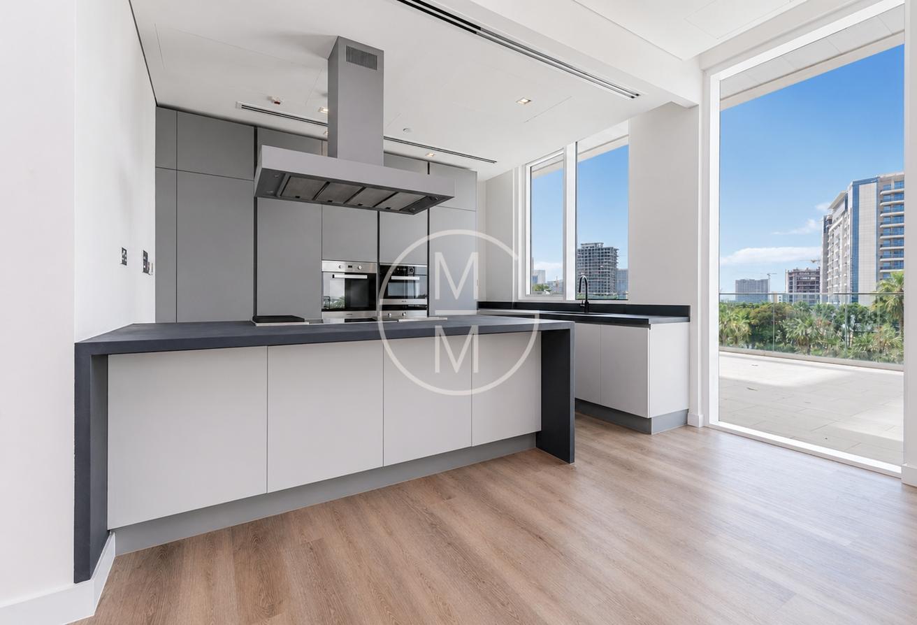 Renovated | 1 Bed | Large Terrace | Boulevard View photo 6