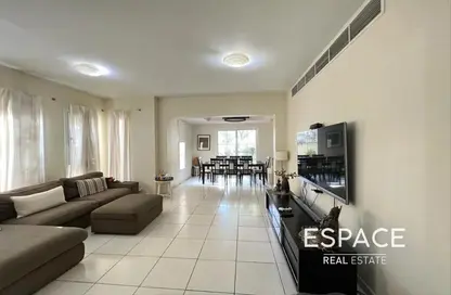 فيلا - 3 غرف نوم - 2 حمامات للايجار في الينابيع 15 - الينابيع - دبي فيلا - 3 غرف نوم - 2 حمامات للايجار في الينابيع 15 - الينابيع - دبي