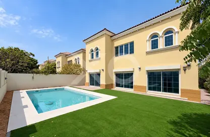 Villa - 3 Bedrooms - 4 Bathrooms for rent in District 8 - Jumeirah Park - Dubai