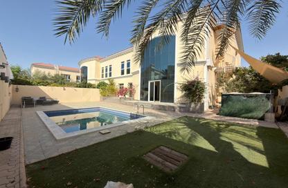 Villa - 5 Bedrooms - 6 Bathrooms for rent in Jumeirah 1 - Jumeirah - Dubai