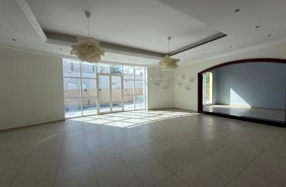 Villa - 5 Bedrooms - 6 Bathrooms for rent in Jumeirah 1 - Jumeirah - Dubai Villa - 5 Bedrooms - 6 Bathrooms for rent in Jumeirah 1 - Jumeirah - Dubai