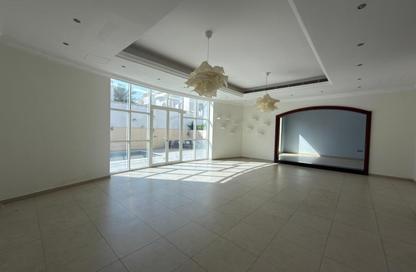 Villa - 5 Bedrooms - 6 Bathrooms for rent in Jumeirah 1 - Jumeirah - Dubai Villa - 5 Bedrooms - 6 Bathrooms for rent in Jumeirah 1 - Jumeirah - Dubai