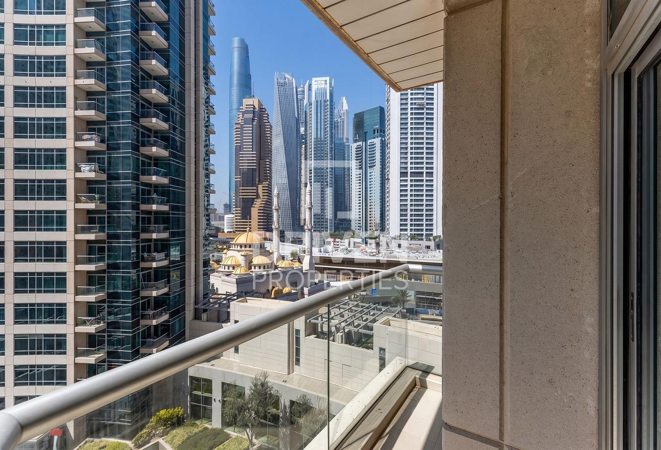 Stylish Unit | Ready to Move in | Marina View photo 12