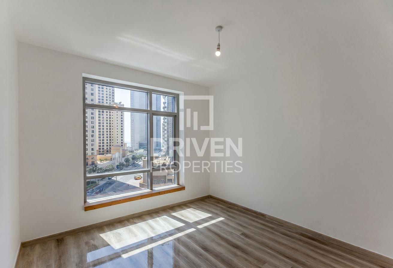 Stylish Unit | Ready to Move in | Marina View photo 7