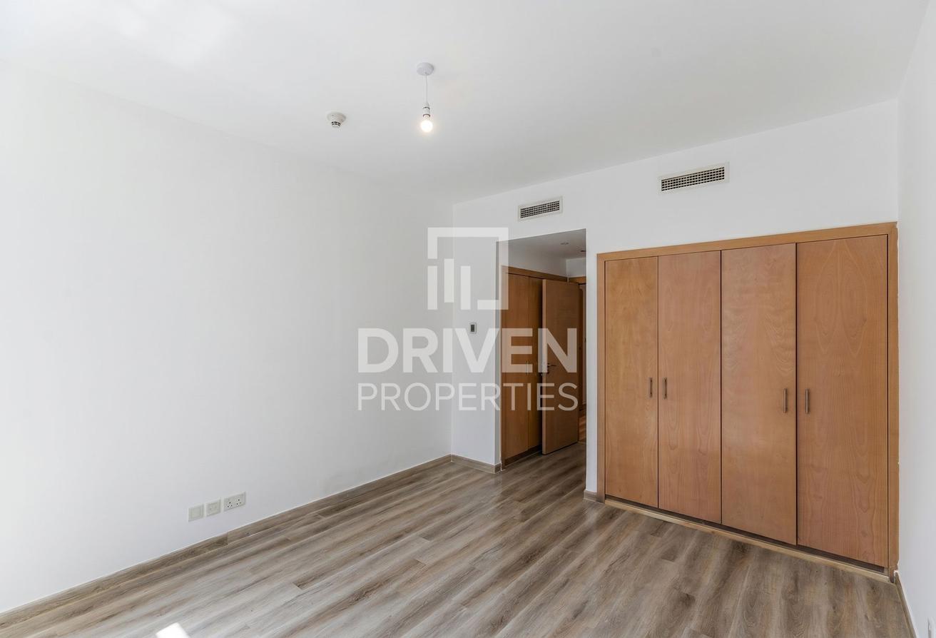 Stylish Unit | Ready to Move in | Marina View photo 8