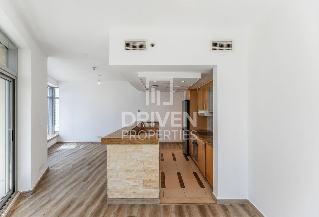 Stylish Unit | Ready to Move in | Marina View photo 4