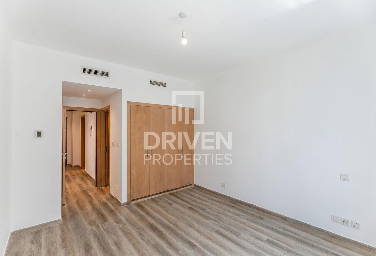 Stylish Unit | Ready to Move in | Marina View photo 6