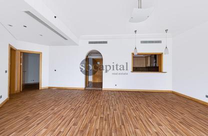 Apartment - 2 Bedrooms - 3 Bathrooms for sale in Al Tamr - Shoreline Apartments - Palm Jumeirah - Dubai