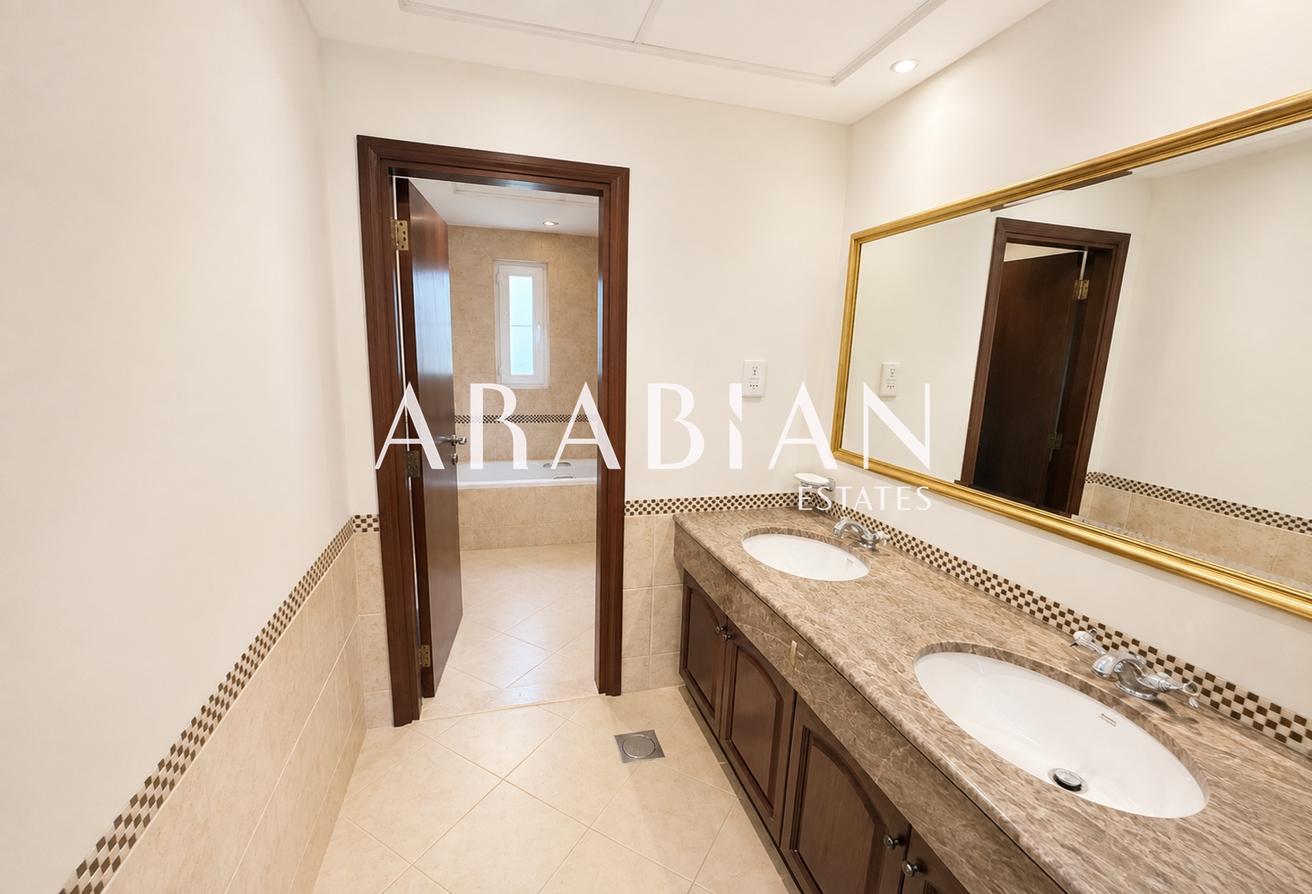 Private Pool | Large Plot | Vacant photo 9