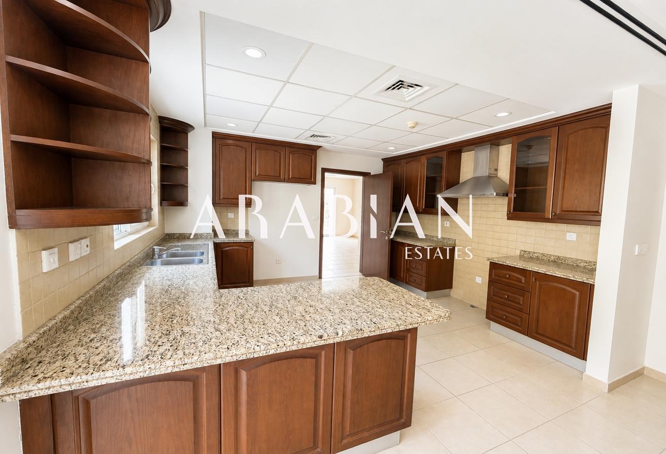 Private Pool | Large Plot | Vacant photo 6