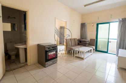 Apartment - 1 - 1 for rent in Bu Tina - Al Sharq - Sharjah
