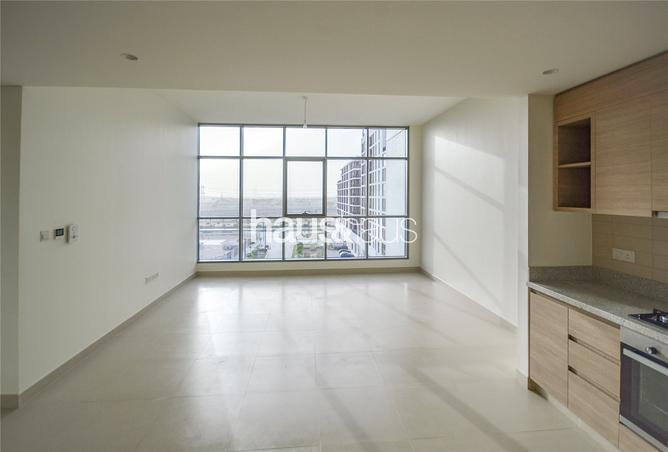 Direct Park Access | Multiple Cheques | Vacant Now photo 3