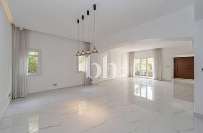 Villa - 4 Bedrooms - 3 Bathrooms for rent in Meadows 9 - Meadows - Dubai