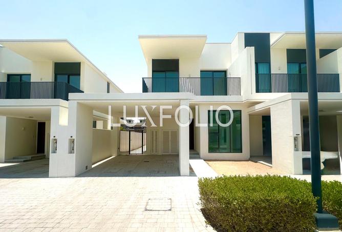 Corner Unit | Single Row | Vacant
