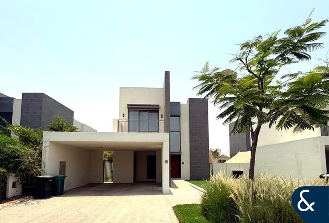 Vacant now | Large plot | Premium Villa