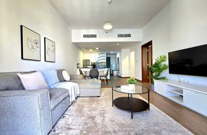 شقة - غرفة نوم - 2 حمامات للايجار في اكا ريزيدنس - منطقة 11 - قرية جميرا الدائرية - دبي